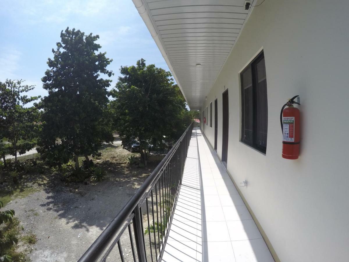 Отель Reddoorz Premium @ Napaling Point Tangnan Экстерьер фото