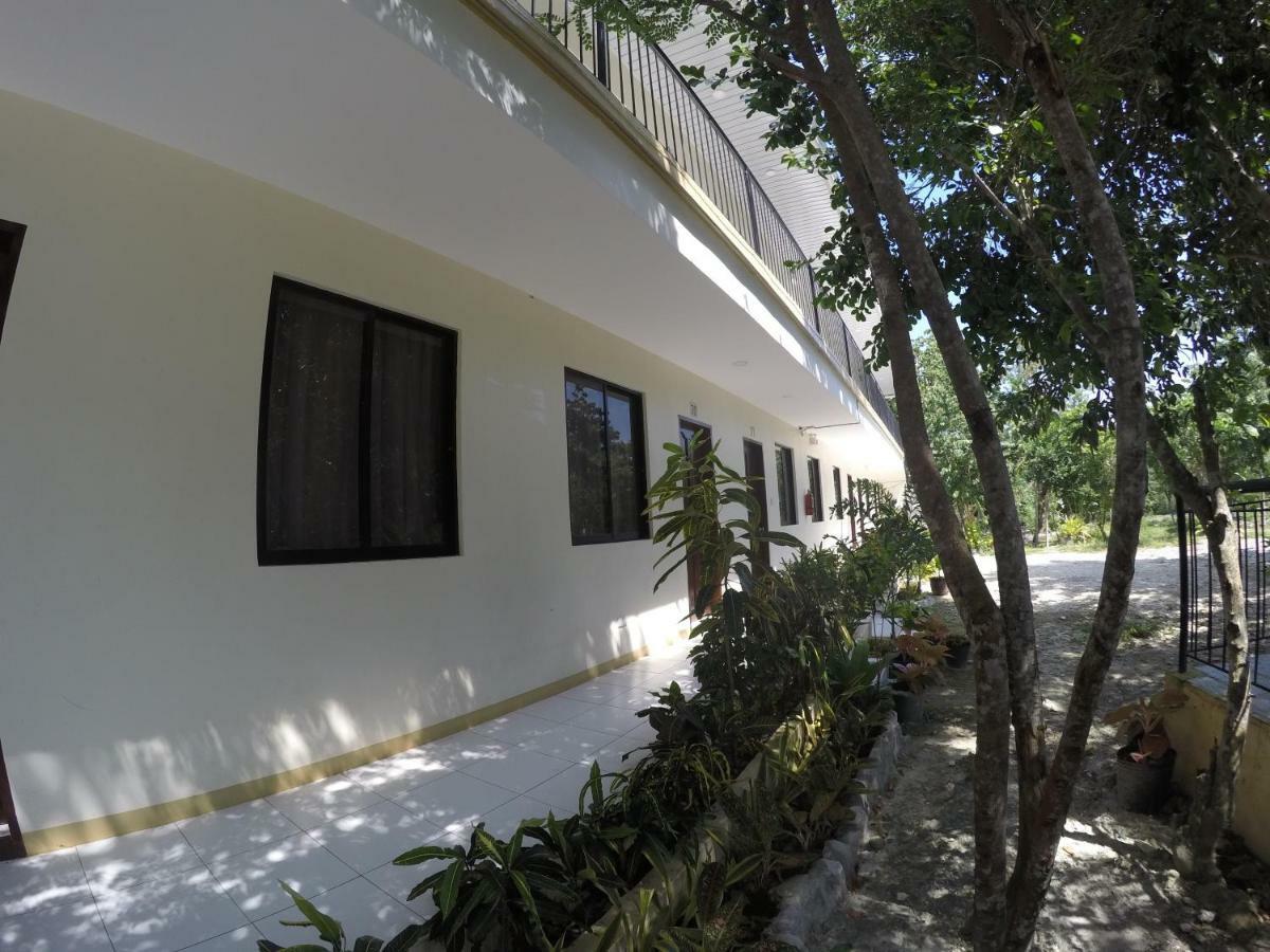 Отель Reddoorz Premium @ Napaling Point Tangnan Экстерьер фото
